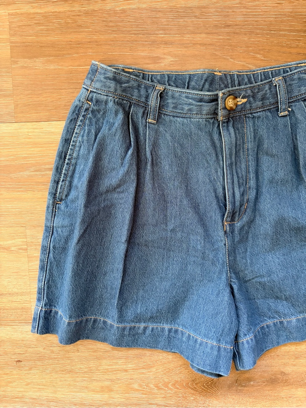 Old Navy Medium Blue Pleated Denim Shorts